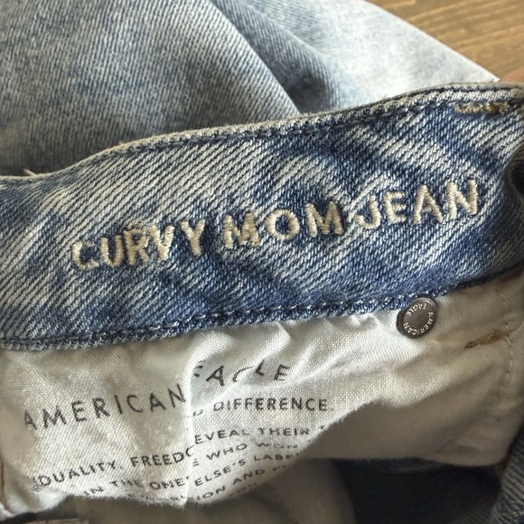 American Eagle Womens 12 Blue Light Wash High Rise Curvy Mom Jeans Denim Pants - Picture 6 of 10